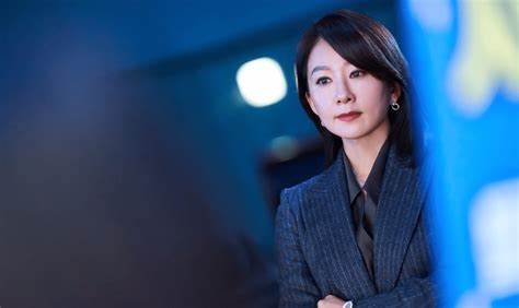 miss_vassy's tweet photo. Over the past few months I have turned into a huge fan of Korean media thanks to the amazing tv shows Netflix has. Currently watching #Queenmaker with Kim Hee-ae. She is an amazing actress, episode 6 was an emotional roller coaster I was not prepared for https://t.co/rKHIYpfg3O