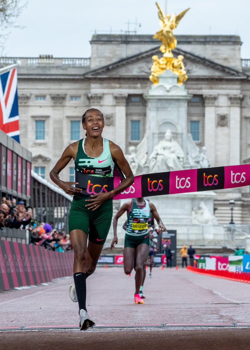 LondonMarathon's tweet photo. You needn't have worried, @SifanHassan 🎉

#LondonMarathon #WeRunTogether https://t.co/7h9yqhBcZy