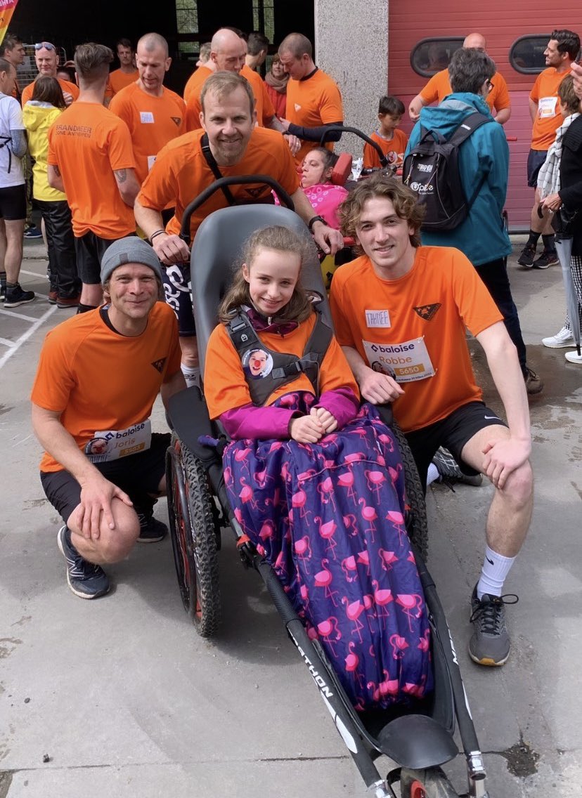 BZAntwerpen's tweet photo. Klaar voor de #Antwerp10Miles ! Je herkent onze lopers aan hun oranje shirt, of een brandweerpak natuurlijk. Supporter je mee? https://t.co/fAyfHcpfi5