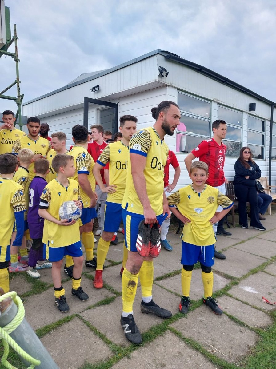RunwellsportsFc's tweet photo. Club open day means mascots. It was great to see the interaction between our first team and some of our youth players In front of a large supporting crowd. https://t.co/lOCdWLTO02