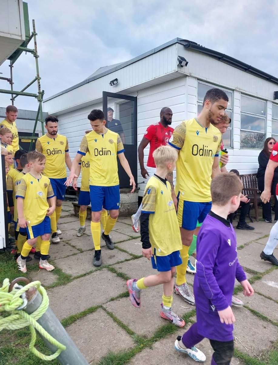 RunwellsportsFc's tweet photo. Club open day means mascots. It was great to see the interaction between our first team and some of our youth players In front of a large supporting crowd. https://t.co/lOCdWLTO02