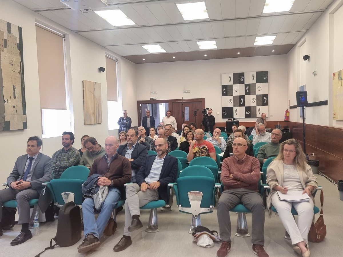 CALVOJuanluis's tweet photo. Muchas gracias a ponentes, asistentes, patrocinador #Acre y #CentroCulturalSanClemente, por participar en evento celebrado en #Toledo, este viernes día 21, Taller y Mesa redonda #delimitaciónprecisadelapropiedad, organizado por la #AsociaciónEspañoladeGeómetrasExpertos, #Aegex https://t.co/GboxjjL9nk
