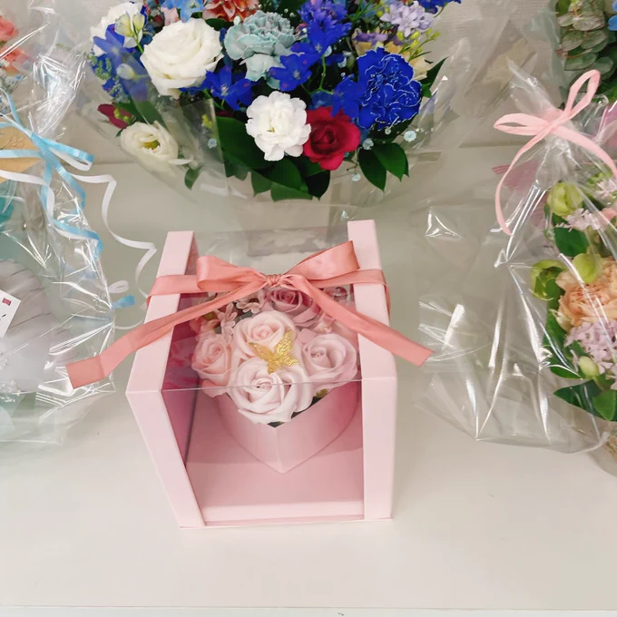 アニメイト様、花とゆめ編集部の皆様、他にも可愛い花束たち、、沢山の方にご尽力いただいて実現しました。本当にありがとうございました#安斎かりんサイン会 