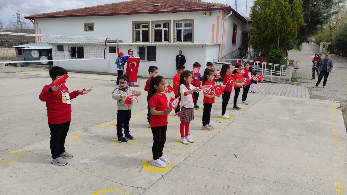 IlkYuzbas's tweet photo. 23 Nisan Ulusal Egemenlik ve Çocuk Bayramı Büyük Coşkuyla Kutlandı.

Programın hazırlanmasında emeği geçen tüm öğretmen ve öğrencilerimize  teşekkür ederiz. 
@tcmeb
#23Nisan🇹🇷 
#UlusalEgemenlikveÇocukBayramı🇹🇷 https://t.co/Utg987NxiQ