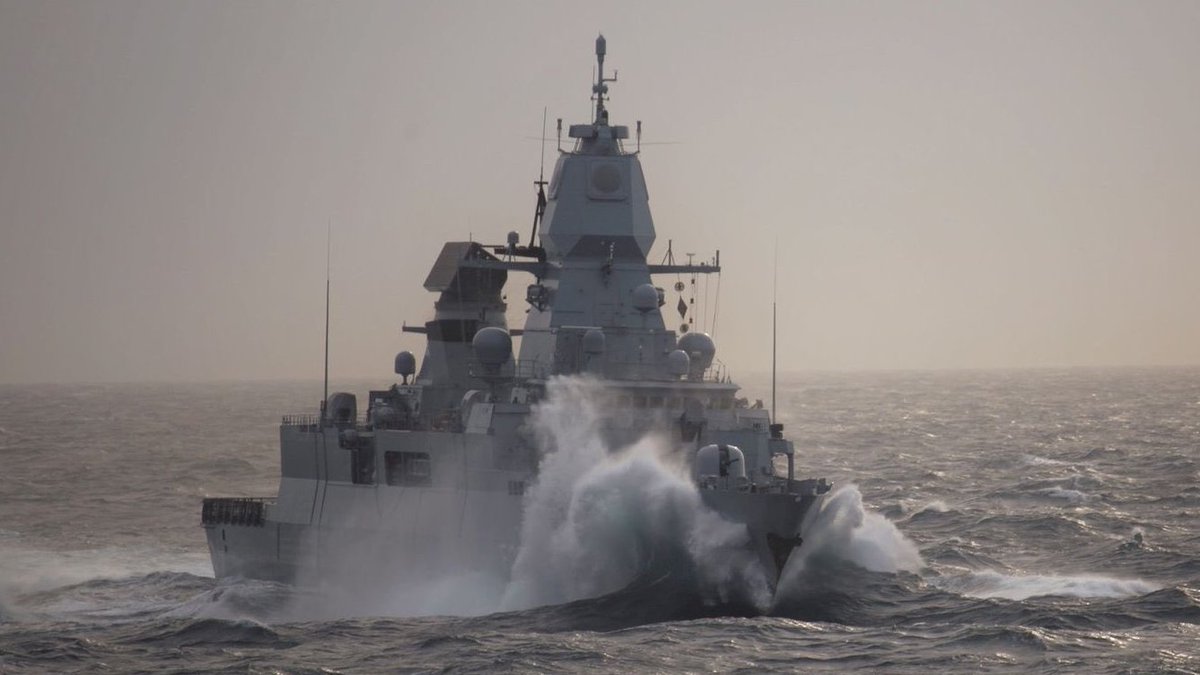 D__Mitch's tweet image. At 5,800 tons full load displacement, the #GermanNavy Sachsen-class frigates carry 98 surface-to-air missiles (24 SM-2, 32 ESSM, 42 RAM). Yes, RAM launchers are usually forgotten when we compare warships about their AAW capabilities and we focus mainly on VLS.
