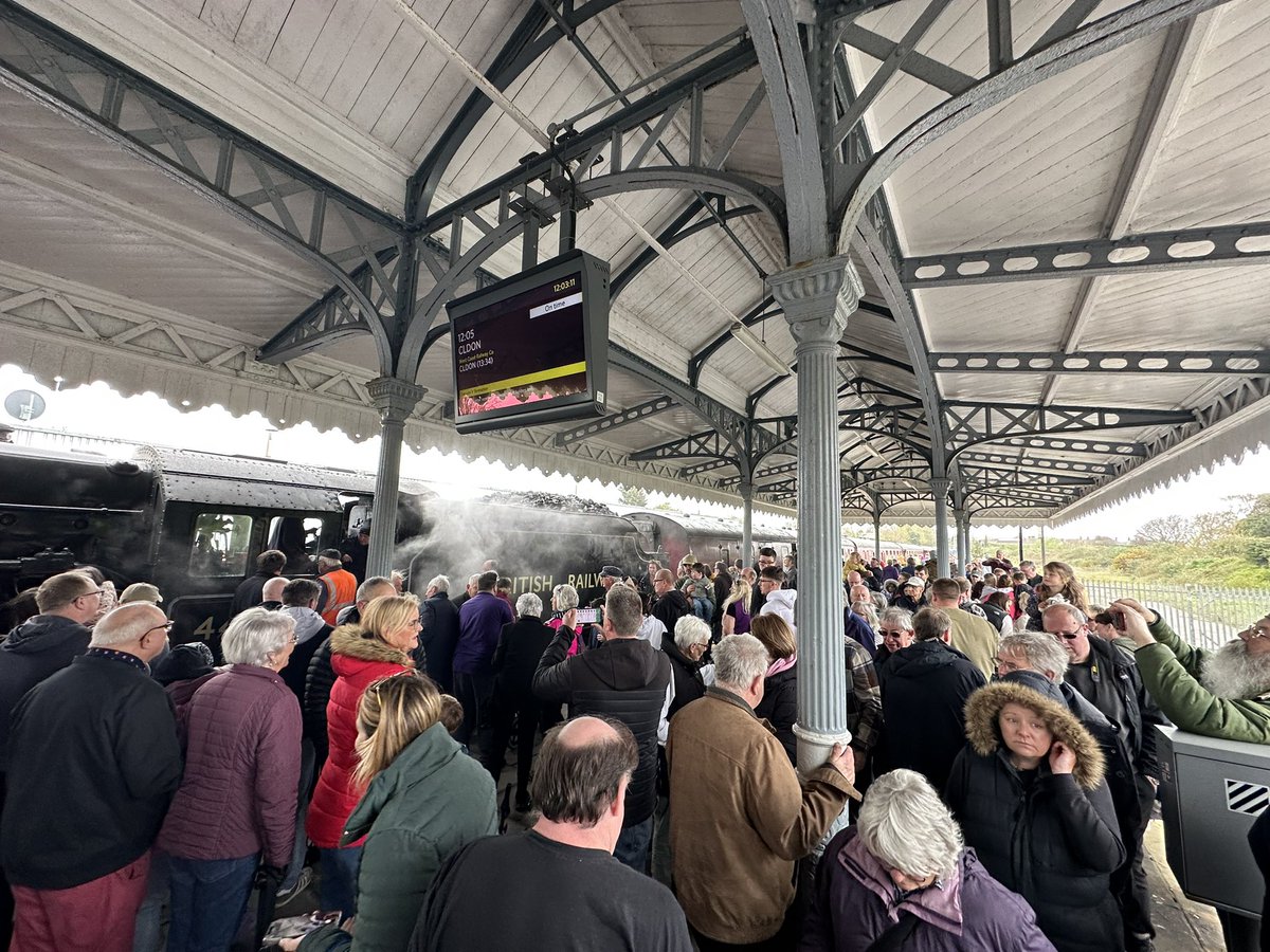 heathercfisk's tweet photo. What a great experience in Felixstowe today! The station and bridges were full! My son is a huge fan of trains so he loved seeing it! @EastSuffolk https://t.co/mzx6uZQs0B