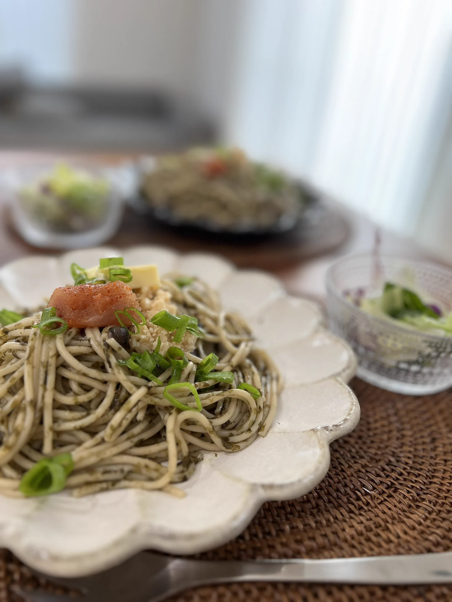 山本ゆりさんのレシピを参考に海苔バターパスタ🍝
しめじと新たまもプラス☺️
息子にも食べさせたいので🧄はあとのせ！
明太子も🫶
美味しすぎた🤤♡
ゆりさんのレシピは間違いない！🤣✨️
#Twitter家庭料理部   #おうちごはん  #おうちカフェ  #料理好きな人とつながりたい  
