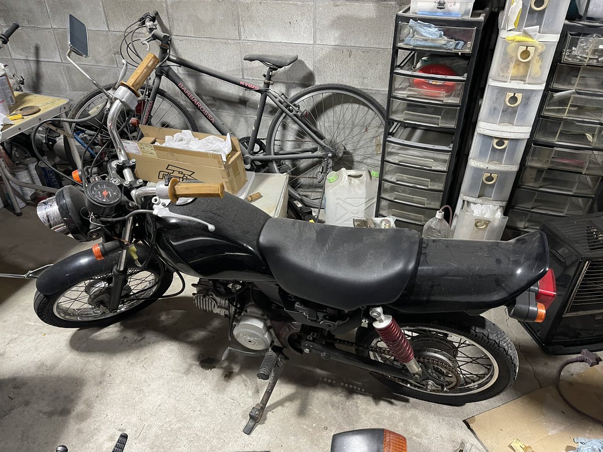 Hajime48140650's tweet image. #GS50

また、バイクが増えたァ 💦