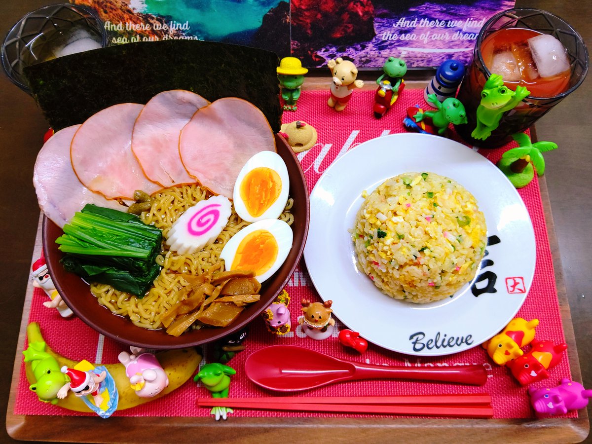 singenki's tweet photo. #今日のごはん
ラーメン炒飯セット
#醤油ラーメン🍜
生の中華麺+
麺つゆ+醤油+ゆず胡椒+ゆで卵+
ハム+ほうれん草+メンマ+なると🍥
#炒飯🐣🍚🔥
ご飯+卵+塩+味の素+
なると+紅生姜+ねぎ
飲物は麦茶と🍅じゅ〜す🍹
デザートは🍌
#ごはん #料理男子 #おうちごはん
#家庭料理 #自炊 #cookart #中華 https://t.co/1LN71k0kYv
