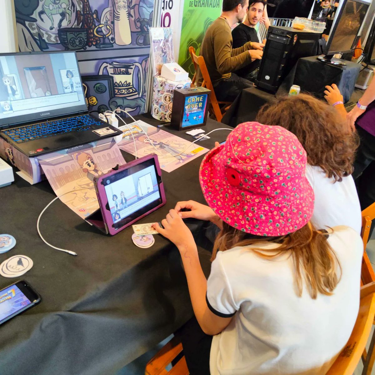 OpAlmacen7's tweet photo. @granadagaming ¡Qué de gente y qué diversa pasando por nuestro stand! 🥰 https://t.co/oPJpFEKpK0