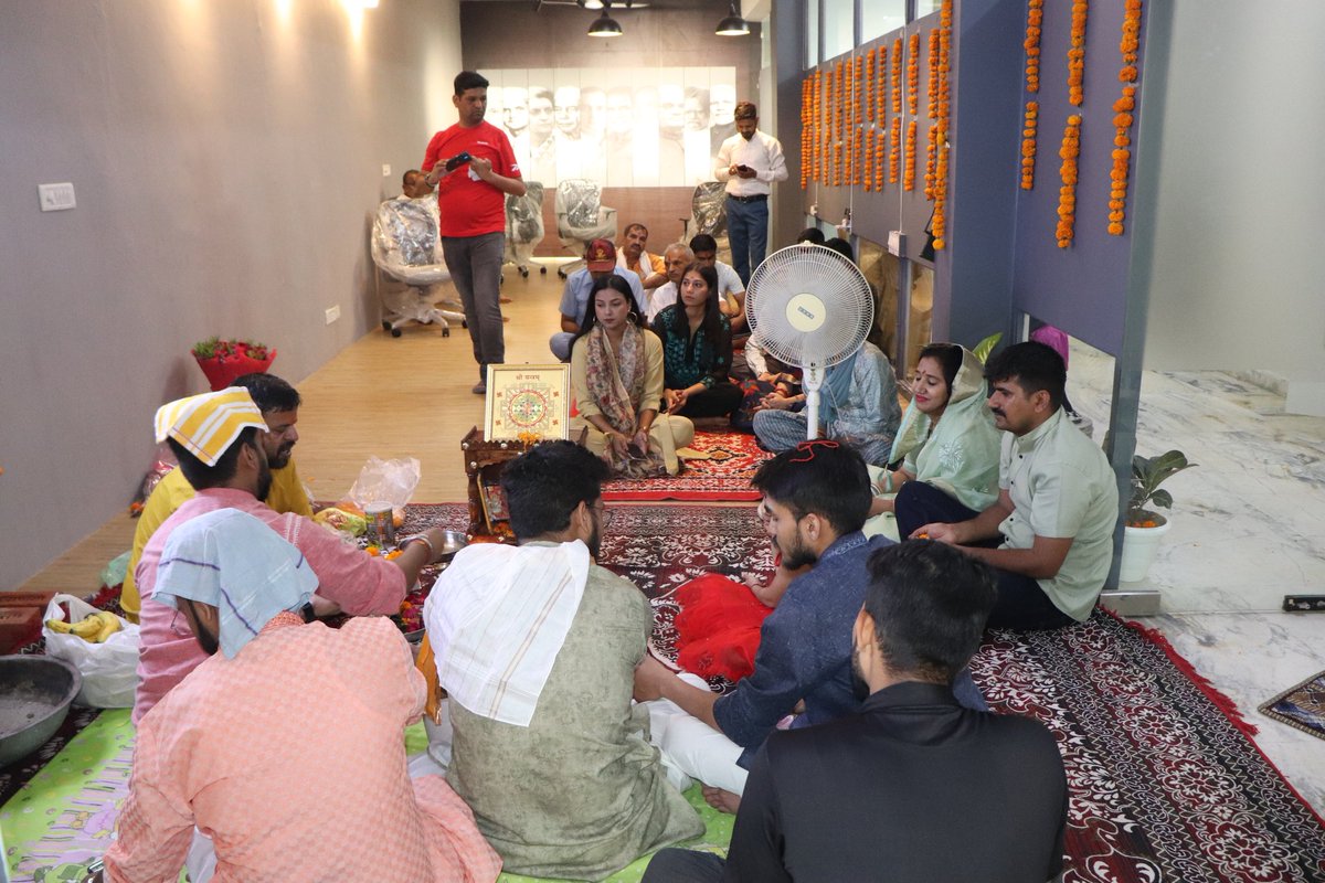 All_Axis_Media's tweet photo. वक्रतुण्ड महाकाय सूर्यकोटि समप्रभ:
निर्विघ्नं कुरु मे देव सर्वकार्येषु सर्वदा।।

#allaxismedia #Inauguration 

@Kuldeepjournals @sunnatushar @yatinkumaryadav https://t.co/834a3oeBns