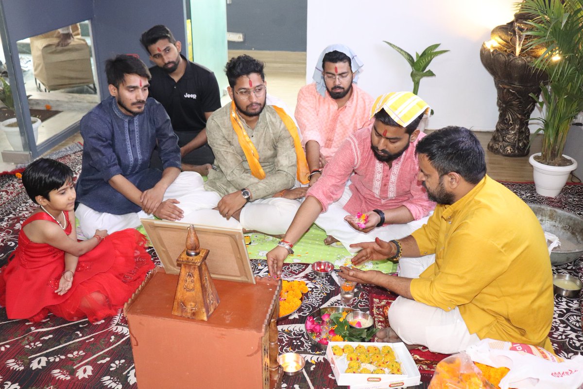 All_Axis_Media's tweet photo. वक्रतुण्ड महाकाय सूर्यकोटि समप्रभ:
निर्विघ्नं कुरु मे देव सर्वकार्येषु सर्वदा।।

#allaxismedia #Inauguration 

@Kuldeepjournals @sunnatushar @yatinkumaryadav https://t.co/834a3oeBns