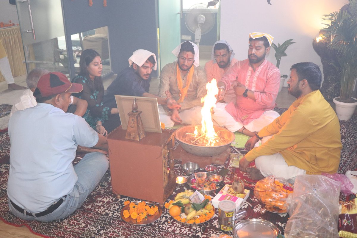 All_Axis_Media's tweet photo. वक्रतुण्ड महाकाय सूर्यकोटि समप्रभ:
निर्विघ्नं कुरु मे देव सर्वकार्येषु सर्वदा।।

#allaxismedia #Inauguration 

@Kuldeepjournals @sunnatushar @yatinkumaryadav https://t.co/834a3oeBns