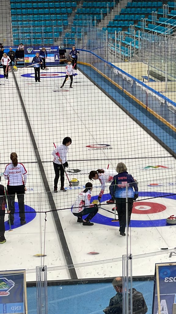 kagetora0927's tweet image. #WMDCC2023
スウェーデンに勝利！
3連勝🔥

20:00~
世界シニアカーリング選手権
女子の応援に来ました📣🥌
vsアメリカ

世界シニアの会場
Gangneung Hockey Arenaは
世界ミックスダブルスの会場の
Gangneung Curling Center
より暖かい！
Tシャツでも大丈夫！

 #WSCC2023