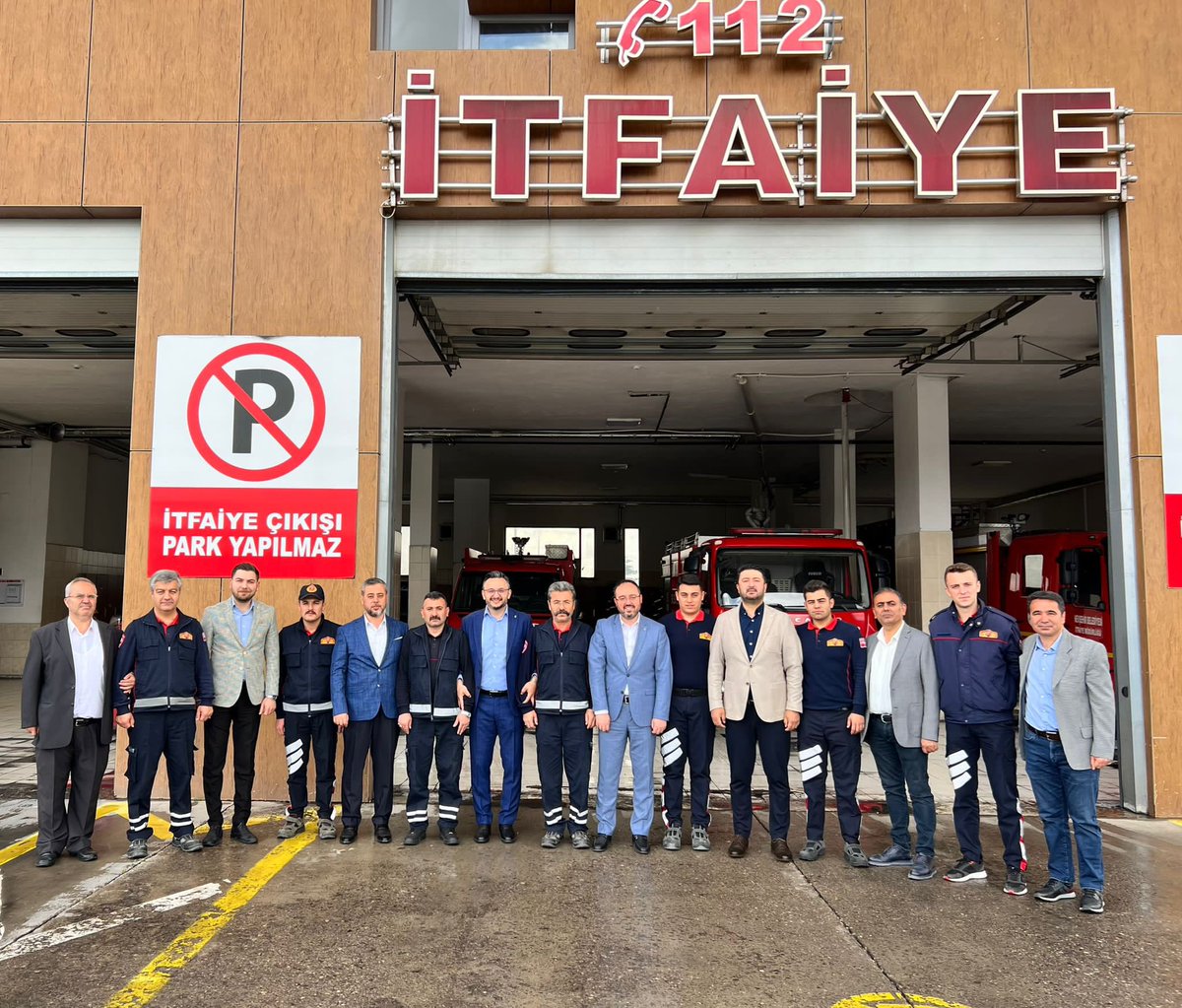 EmreCaliskan_50's tweet photo. Bugünkü Ziyaretlerimiz;

✅Merkez Polis Karakolu,
✅İtfaiye, 
✅Jandarma Komutanlığı,
✅112 Acil Çağrı Merkezi. 

Bayramda görev yapan arkadaşlarımızı, İl Başkanımız @kemikkiranali vekil adaylarımız @Sozgun50 ,@avyanar ve gençlik kolları Başkanımız @HalukKoybasii ile beraber ziyaret edip bayramlarını tebrik ettik.

#GönülGönüle