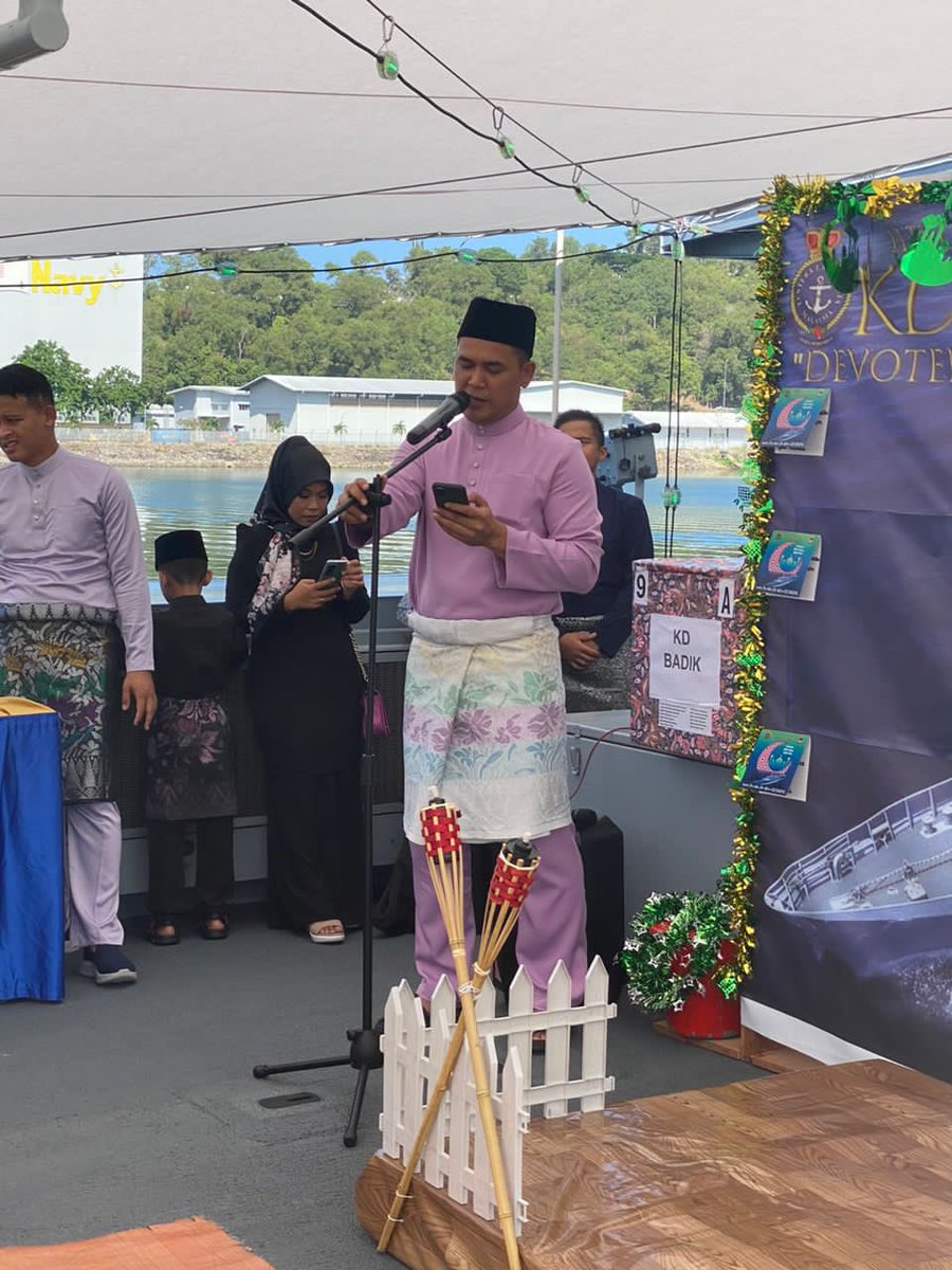 LMS_113's tweet photo. Sekitar Sambutan Hari Raya Aidilfitri KD BADIK bersama seluruh warga serta keluarga yang berada di perantauan pada tahun ini.
Pelbagai juadah raya turut dihidangkan di kapal bagi meraikan keluarga yang hadir.
#kdbadik113 #teamrayakotakinabalu
#devotedtoexcellent #Syawal1444H https://t.co/DFbZO9igN2