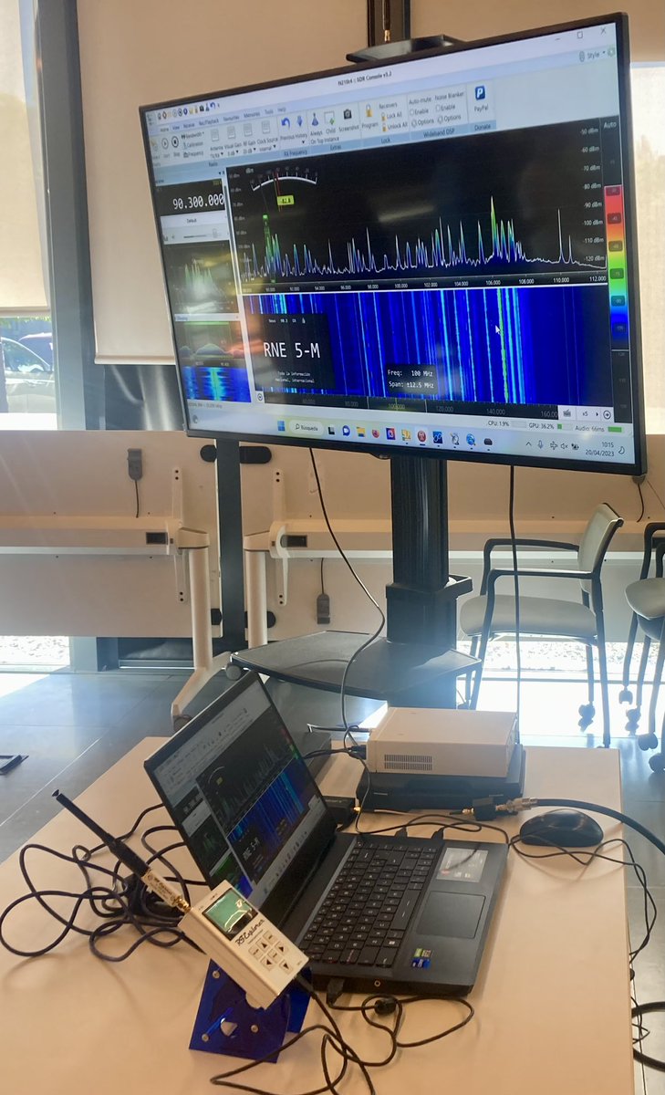 RadioHacking's tweet photo. ℹ️ Para las personas que me han preguntado por los equipos #SDR y analizadores de espectro que expusimos en #MundoHackerDay2023: 

✅ Analizador RF Explorer @rfexplorer 
✅ SDR Ettus USRP N210 @EttusResearch 
✅ SDR Airspy R2 @airspy_com 

#SDR #Radio #RF 📡 https://t.co/o9c5tKffEJ