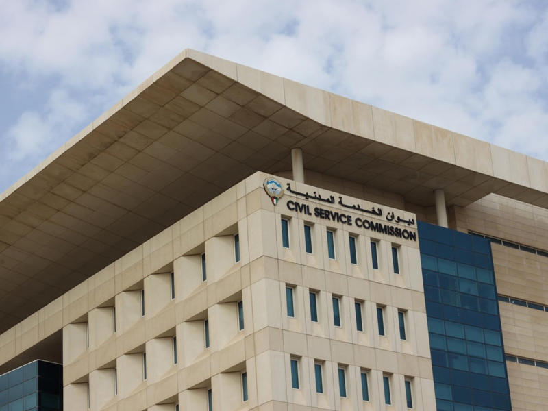 nourahadi9's tweet photo. البطاله بين أبناء الشعب الكويتي بازدياد يقابله ازدياد توظيف الوافدين بأماكن الكويتين وبجميع قطاعات الدولة.هذا شي يحر ويحرك الشارع الكويتي ضدهم
أبناءنا بدون وظيفه والوافد يتنعم بالوظيفه ومردودها المادي وعيالنا ما زالوا ياخذون مصروفهم منا وشهاداتهم بالأدراج.
#حاسبو_ديوان_الخدمه https://t.co/n96H6nHvxX