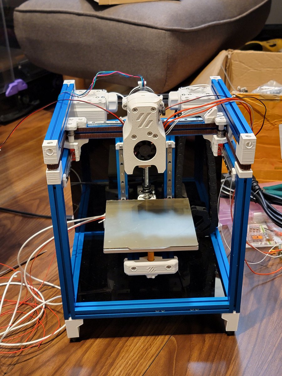 eucalyn_'s tweet image. 外観はほぼ完成！

Voron2.4の組み立てに2週間くらいかかったことを考えるとかなりサクサク組み立てられるから楽
しかし難易度は高い

#v0
#voron