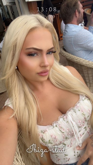 📍 lunch @ Cappucino <333  Ur paying 🥰   https://t.co/Y4zcYfH4DE  https://t.co/eeLceVWmsr  findom finsub