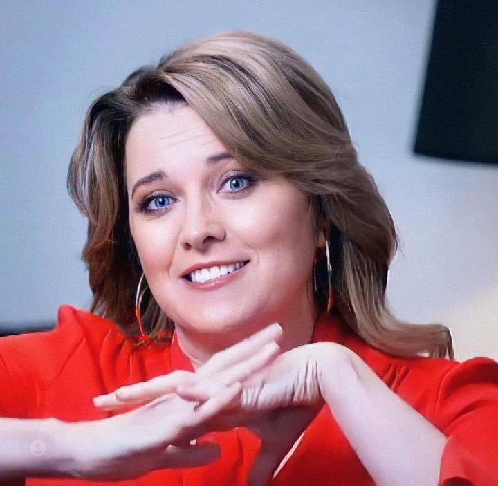 sasha_stana's tweet photo. Happy Sunday all #Xenties  friends and nice today enjoy 🍹🌻🌼🌹🌷

#LucyLawless 
@Silke305518201 
@Connie13995955 
@Medusa030488 
@AnaMSL4ever 
@RealElenZenait 
@468frances 
@XenaAguerreiraP https://t.co/AcM0GaGxgT