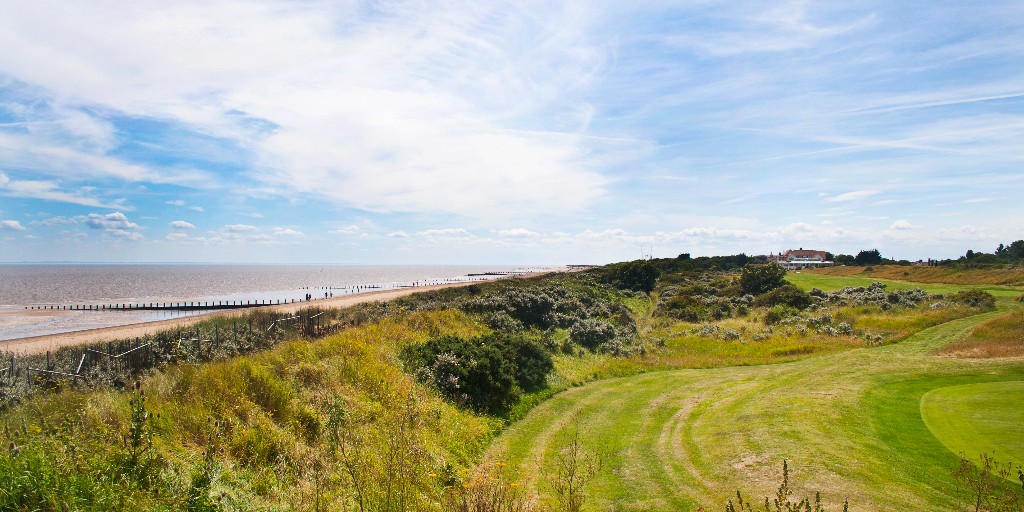 yourgolftravel's tweet image. WOW 🤩  1 Night plus 2 Rounds from £82pp 🏌️‍♂️🏌️‍♀️

Stay and play at the James Braid-designed North Shore Hotel and Golf Club.

ADDED BONUSES: 1 in 16 Goes Free!

Find out more: yourgolftravel.com/north-shore-ho…

#Golf | #GolfOffers | #UKGolfBreaks