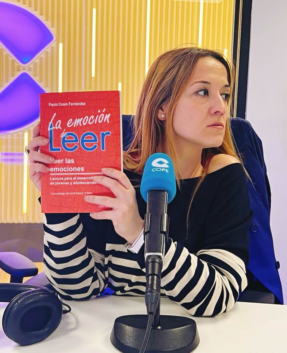 maica_rivera's tweet image. 🥂 #FelizDíadelLibro 
con #laemocióndeleer 📙🧡 @EdicionesMorata 
📌 #fomentodelalectura siempre con @PauloCosin 
edmorata.es/libros/la-emoc…