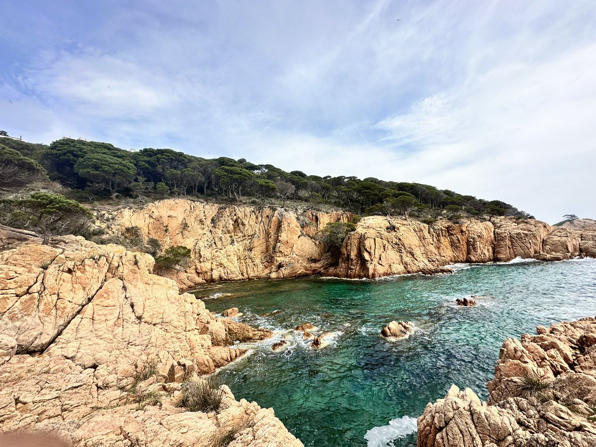 preetivyas_'s tweet photo. pre-chi warm up in Catalonia☀️
Climbing while having acrophobia is one way to learn about #affectregulation mechanism. Noticing all stages of the process model! @acm_chi #sigchi
Want to go for a short runs, long walks, or bike rides to catch a breather during CHI? hmu! 🍃 https://t.co/rcormLyrcG