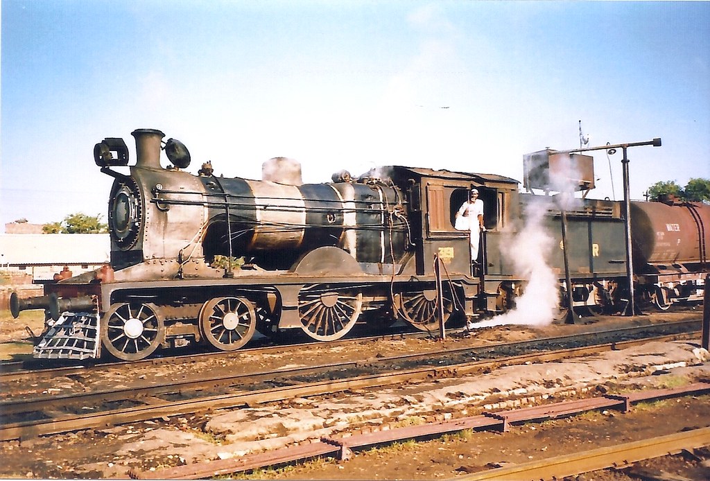 Last one for now
Pakistan Railways - 4-4-0 steam locomotive No. 3191
📸Historical railway image
#railway #trains #PakistanRailway #steam #locomotive