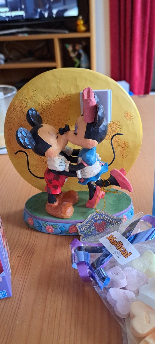 anja_1983's tweet photo. @XxSandy929xX This is what I got in my surprise package. https://t.co/tSMIFTpBRL