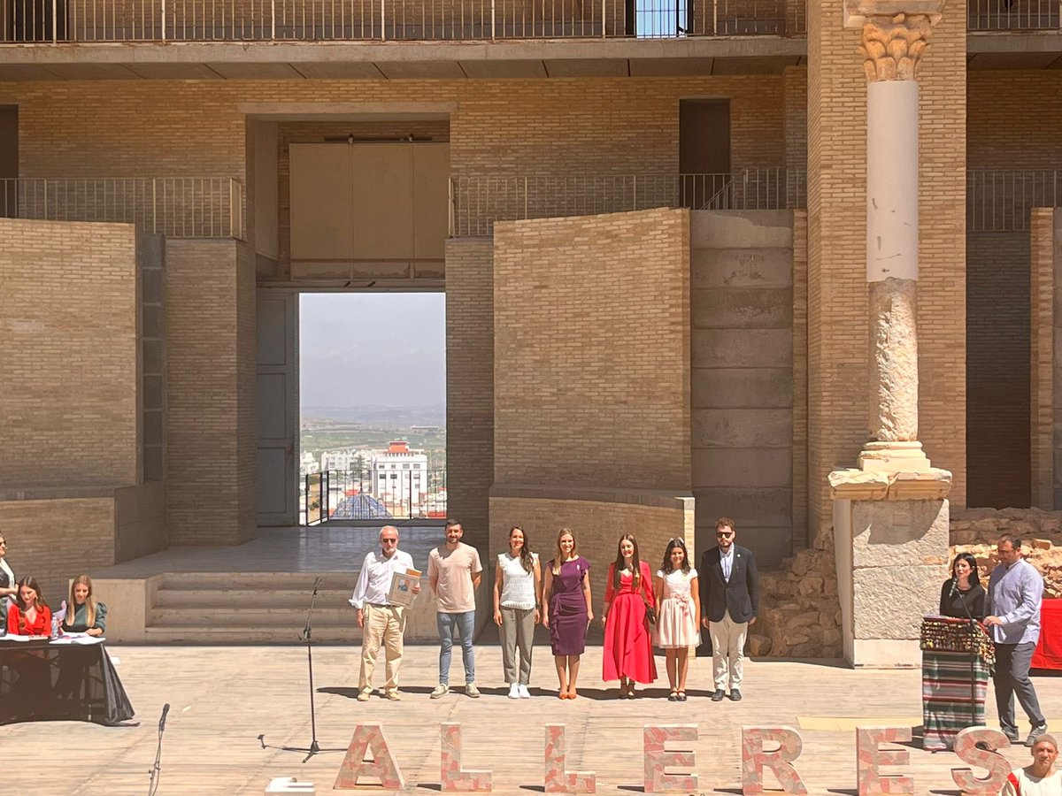 🏆El premi BERNAT I BALDOVÍ al millor sainet publicat en un llibret de falla és per a “Una mansió als afores”, de Miquel Fernàndez Pérez per a la falla Plaça de l’Ajuntament de Sueca.

Enhorabona ! #plf23