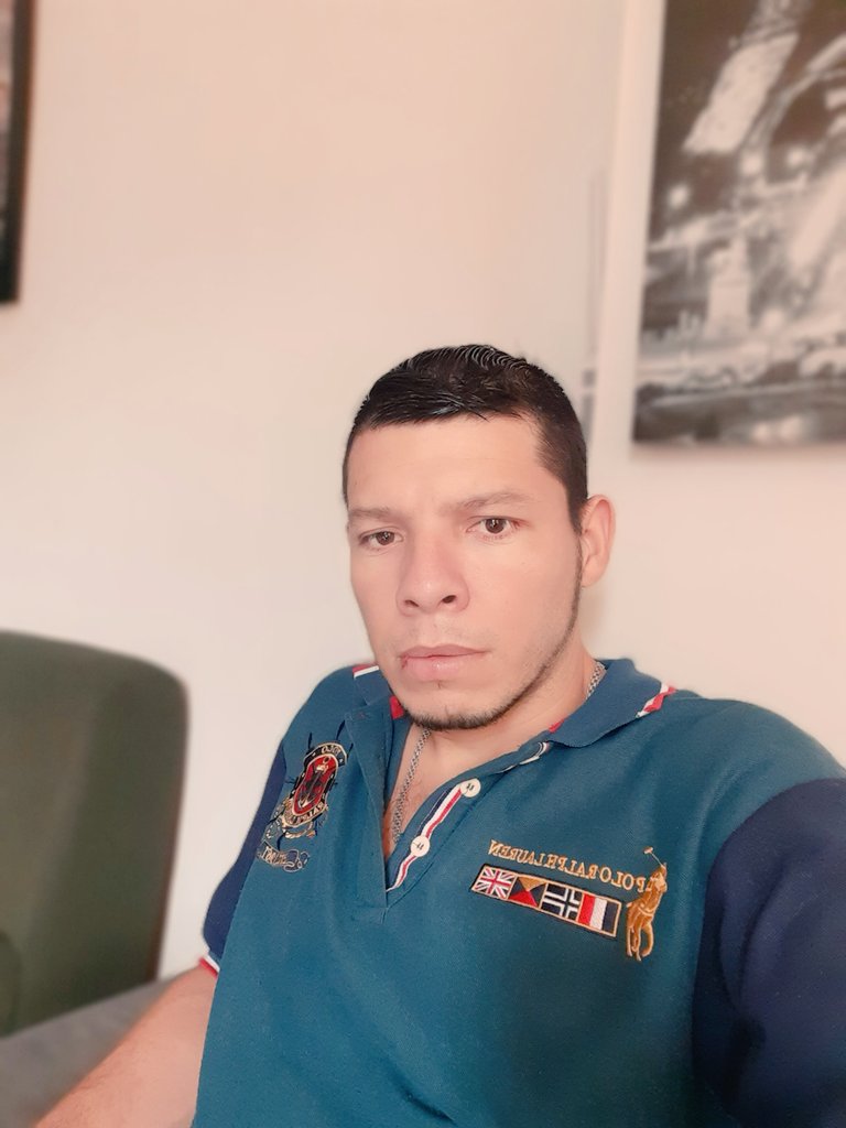 PabloMo44704979's tweet photo. La vida es una sola y hay que vivir la sonríele a la vida xq la vida no te sonríe https://t.co/KbEIddK8d0
