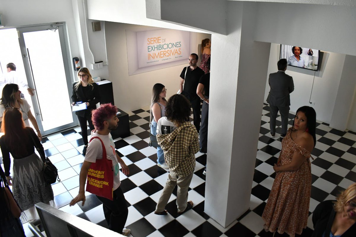 EEmergente's tweet photo. Agradecemos a todos los que nos acompañaron a la apertura de Serie de Exhibiciones Inmersivas , con los artistas Blanca Cebollero, Ludwig Medina y María Dolores Rodríguez. 
#seriedeexhibicionesinmersiva 

#BayamónDistritoCultural
#BayamónEsArte

#espacioemergente
#museo https://t.co/OGVVGuWOpZ