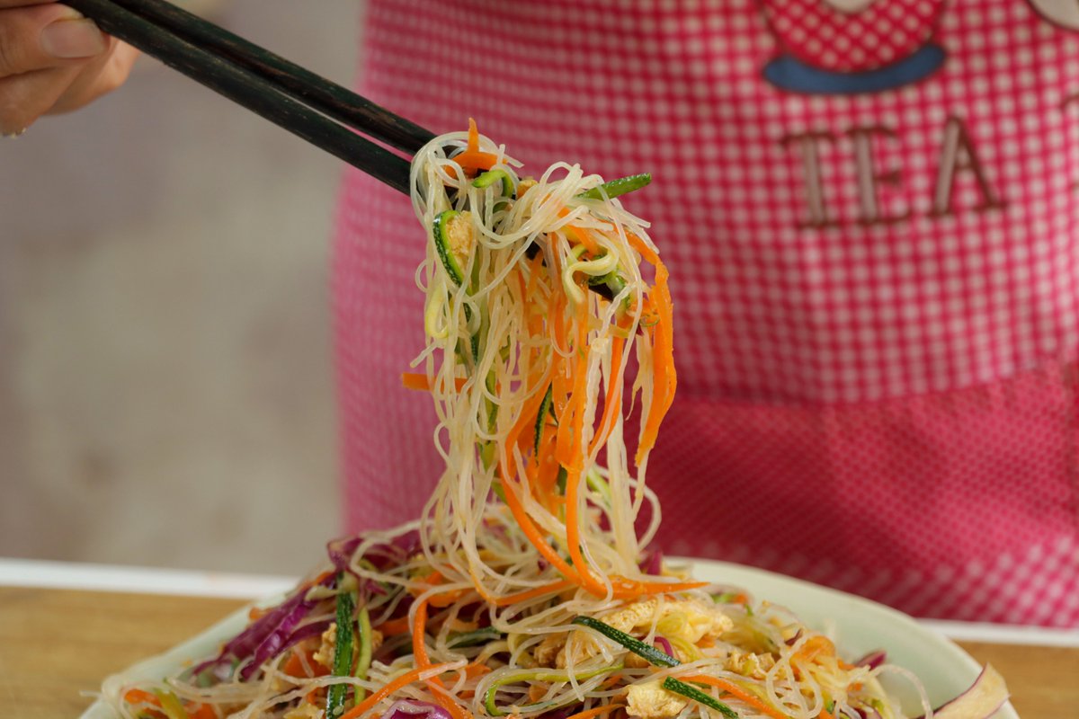 BodianLife's tweet photo. Japanese Glass Noodle Salad(Harusame Salad)- simple and fast to make.
Watch the Full Video: https://t.co/M9RM3G5iBz 
#noodle,#salad,#noodlesalad https://t.co/8jkh9hgrrP