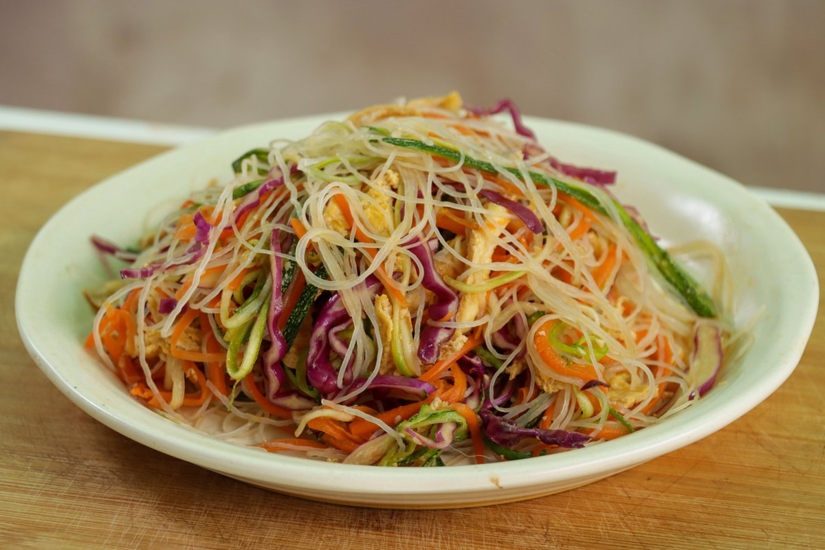 BodianLife's tweet photo. Japanese Glass Noodle Salad(Harusame Salad)- simple and fast to make.
Watch the Full Video: https://t.co/M9RM3G5iBz 
#noodle,#salad,#noodlesalad https://t.co/8jkh9hgrrP