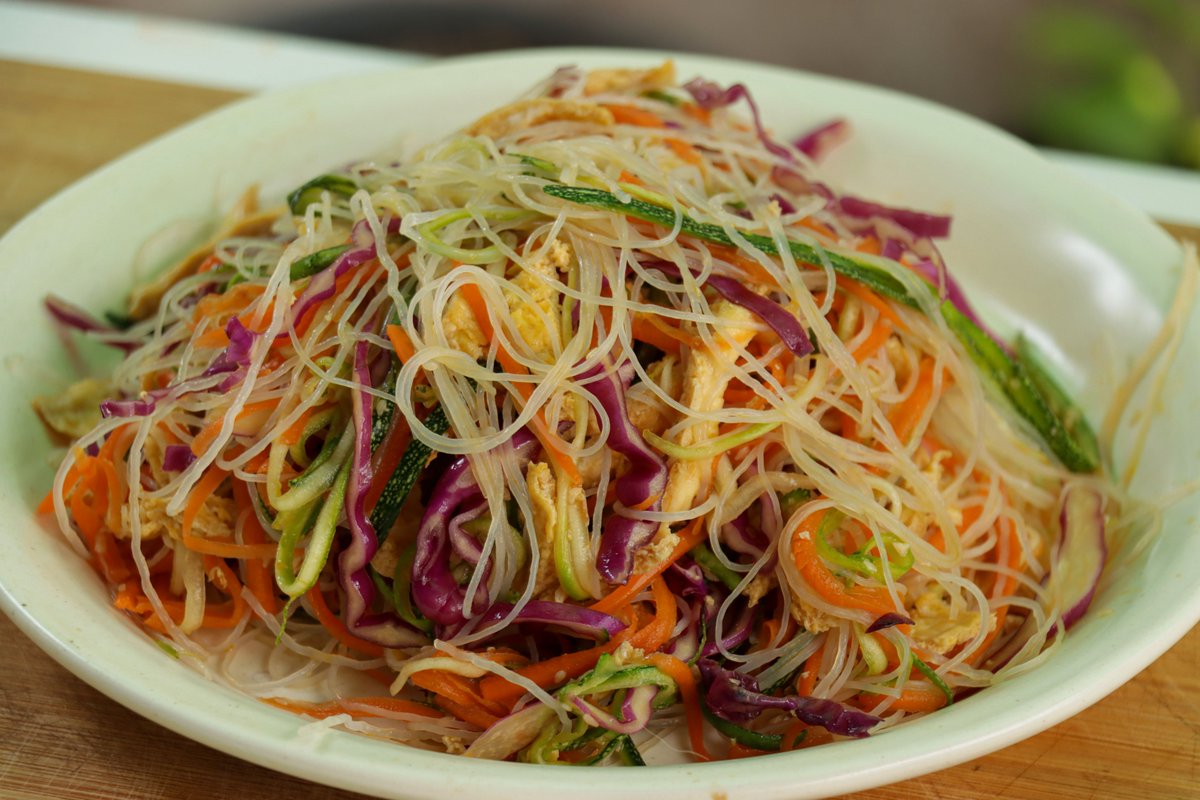 BodianLife's tweet photo. Japanese Glass Noodle Salad(Harusame Salad)- simple and fast to make.
Watch the Full Video: https://t.co/M9RM3G5iBz 
#noodle,#salad,#noodlesalad https://t.co/8jkh9hgrrP