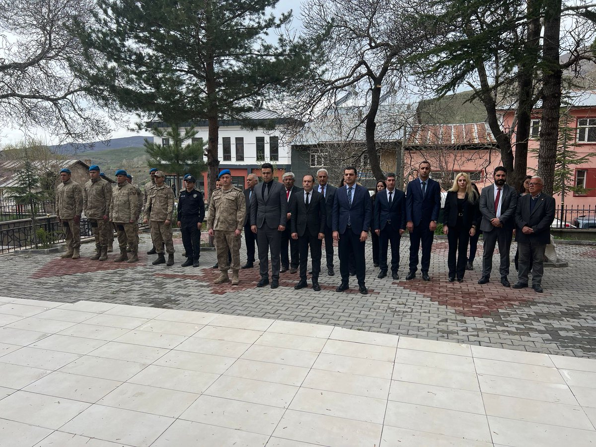 23 Nisan Ulusal Eğemenlik ve Çocuk Bayramı çelenğini sunduk,
23 Nisan Ulusal Eğemenlik ve Çocuk Bayramımız kutlu olsun. 
<a href="/KigiKaymakam/">T.C. Kiğı Kaymakamlığı</a> 
<a href="/IkisMuhammet/">Muhammet İKİS</a> 
<a href="/bingolmem/">Bingöl MEM</a> 
<a href="/kigimem/">Kiğı İlçe Milli Eğitim</a>