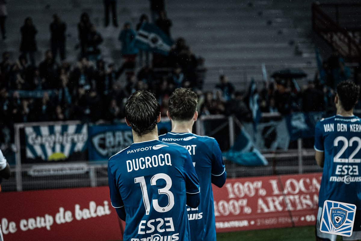 SCBastia's tweet photo. Vous étiez encore une fois nombreux à vous déplacer, sous une pluie diluvienne, pour donner de la voix pour le Sporting hier soir à Dijon ! 👏
Vi ringraziemu di core ! Cùn voi ùn simu mai soli ! 🙌 💙 #DFCOSCB https://t.co/m90NX8CG5D