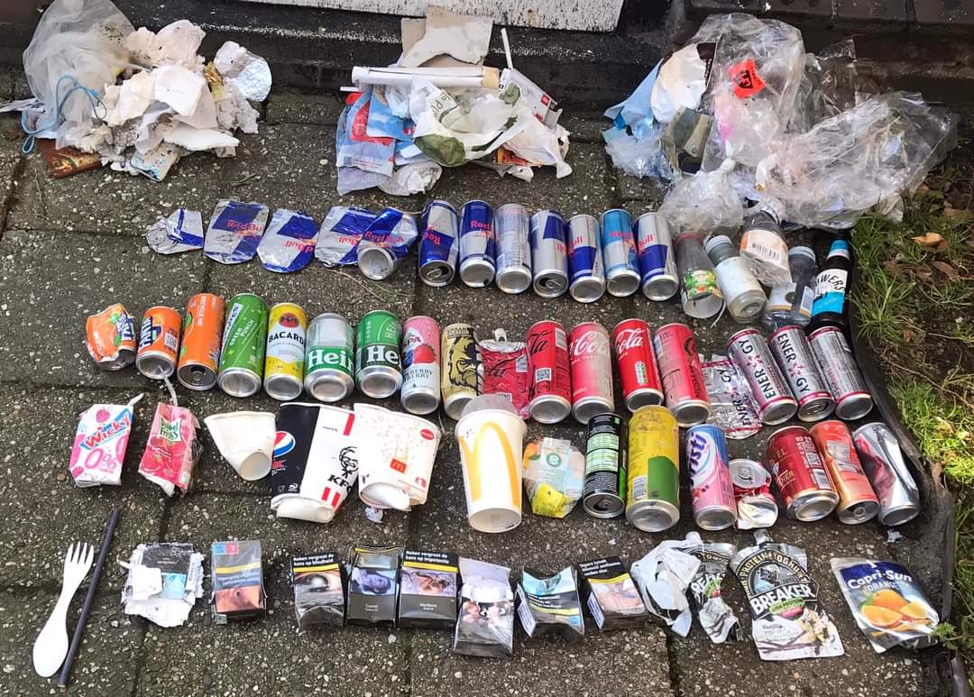This week's pickup a total of 1097 items-919 items in our daily pickups&amp;178 items picked up along 1,7 km of local road central reservation probably thrown by passing cars -drink cans and receptacles&amp; cigarette packets. We were saddened to find an abandoned blackbirds nest, which