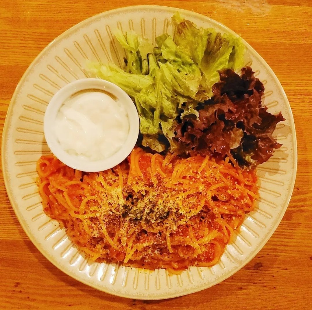 Cafe_PORAN's tweet photo. 本日のワンプレートは暗殺者のパスタ!
付け合せは杏仁豆腐!!
#PORAN.
#東京 #世田谷 #羽根木
#代田橋 #下北沢 #明大前 #笹塚
#喫茶店 #珈琲 #Cafe #BAR #coffee #cake https://t.co/ZqknxKPSGm