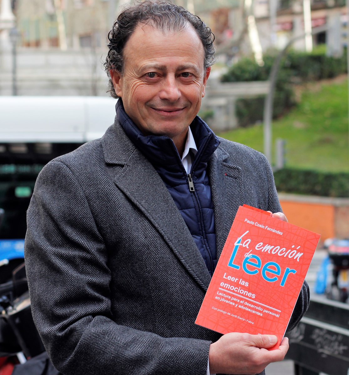 maica_rivera's tweet image. 🥂 #FelizDíadelLibro 
con #laemocióndeleer 📙🧡 @EdicionesMorata 
📌 #fomentodelalectura siempre con @PauloCosin 
edmorata.es/libros/la-emoc…