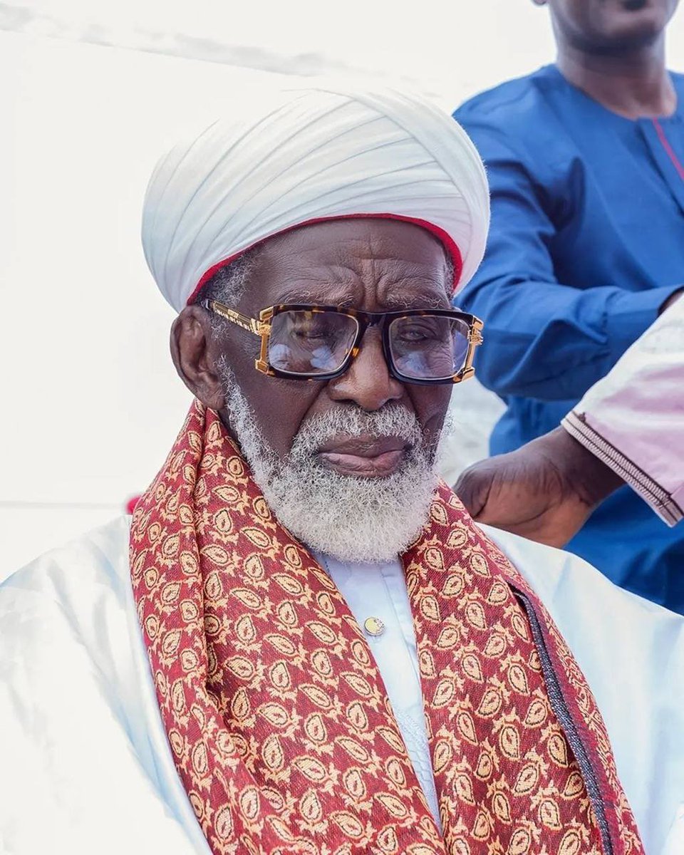 youngestblogg's tweet photo. Happy 104th birthday to the Chief Imam of Ghana, Sheikh Usman Nuhu Sharubutu. π
May Allah give you more blissful years. Ameen β€οΈππ½π
#sheikh #ghana #twittergh https://t.co/cBmRk6BUGW