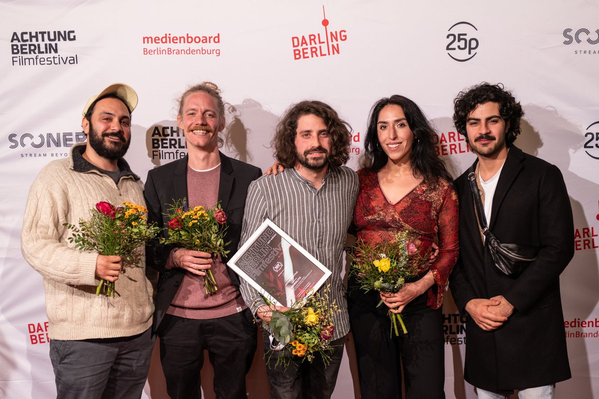 Herzlichen Glückwunsch an alle Preisträger:innen des 19. achtung berlin Filmfestival 🎉🍀💖

Großer Dank an alle Jurys für ihre Arbeit und an alle Kinos für ihre Gastfreundlichkeit 🙂👍💖

Riesen Dankeschön an alle Partner:innen und Unterstützer:innen für ihr Engagement 🎉🌞💖
