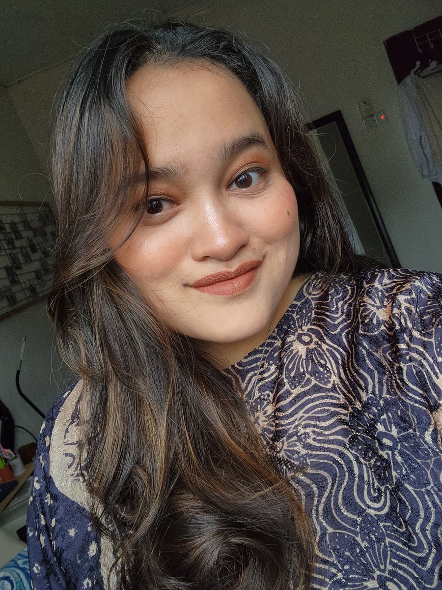aynarafik's tweet photo. salam eid, friends 💫
made a cake and baked my face🤭 https://t.co/UedZ7c3nQa