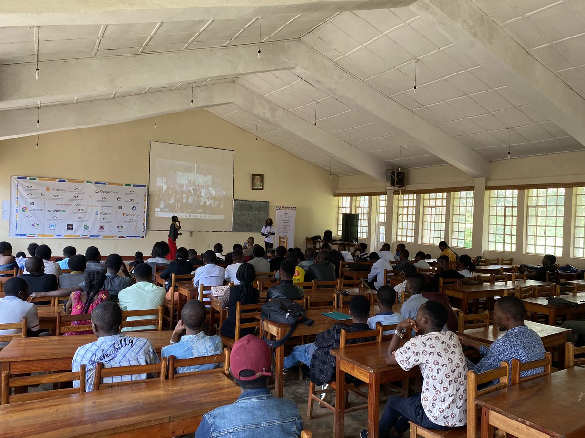 JamboWorld's tweet photo. #SST10 Semaine de la Science et des Technologies par #JamboWorld dans la Province du Sud-Kivu ville de Bukavu plus précisément à l’ISP-Bukavu avec la collaboration du Club des étudiants développeurs @GdscIspBkv 
#LEARN #CREATE #DEVELOP 
#CommunityConnect #ScienceIsFun 
#Science https://t.co/dNoKcBJf2y