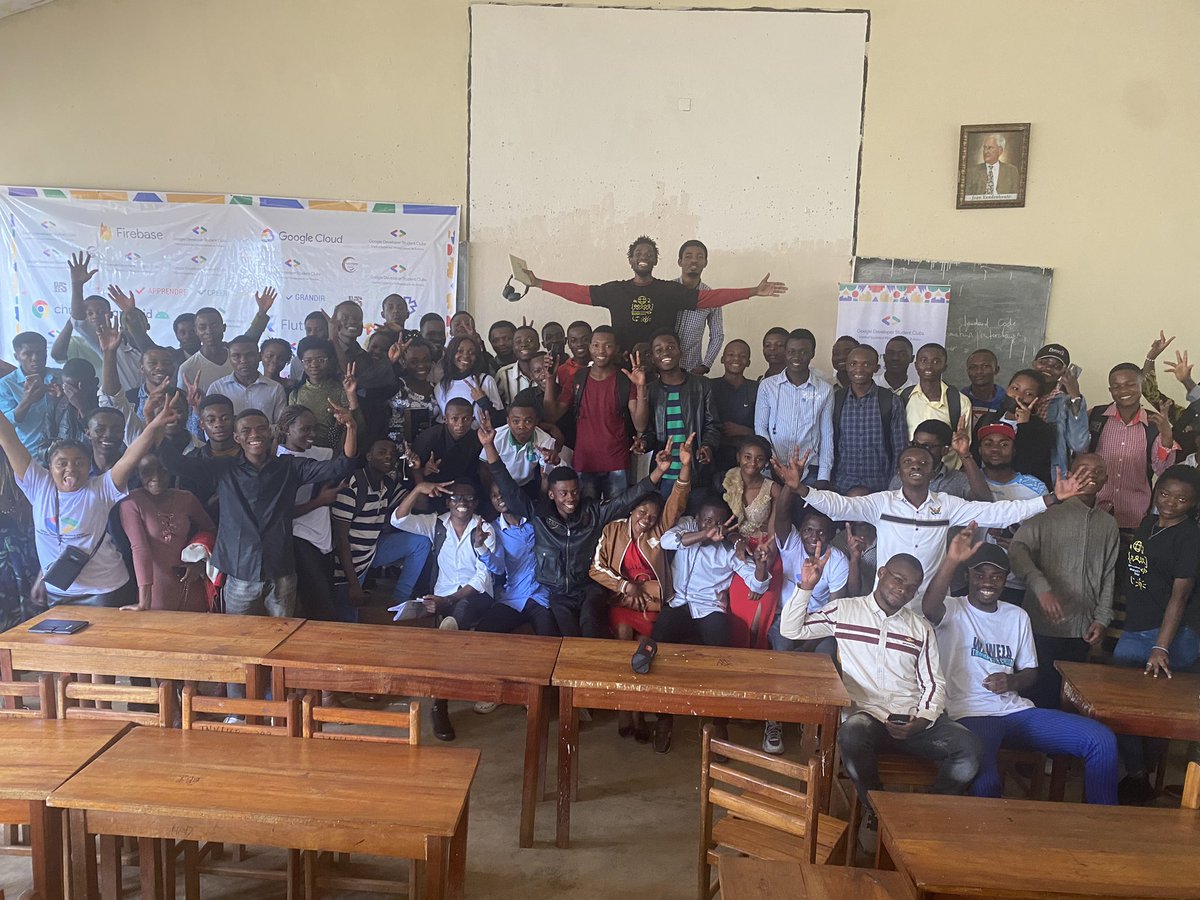 JamboWorld's tweet photo. #SST10 Semaine de la Science et des Technologies par #JamboWorld dans la Province du Sud-Kivu ville de Bukavu plus précisément à l’ISP-Bukavu avec la collaboration du Club des étudiants développeurs @GdscIspBkv 
#LEARN #CREATE #DEVELOP 
#CommunityConnect #ScienceIsFun 
#Science https://t.co/dNoKcBJf2y