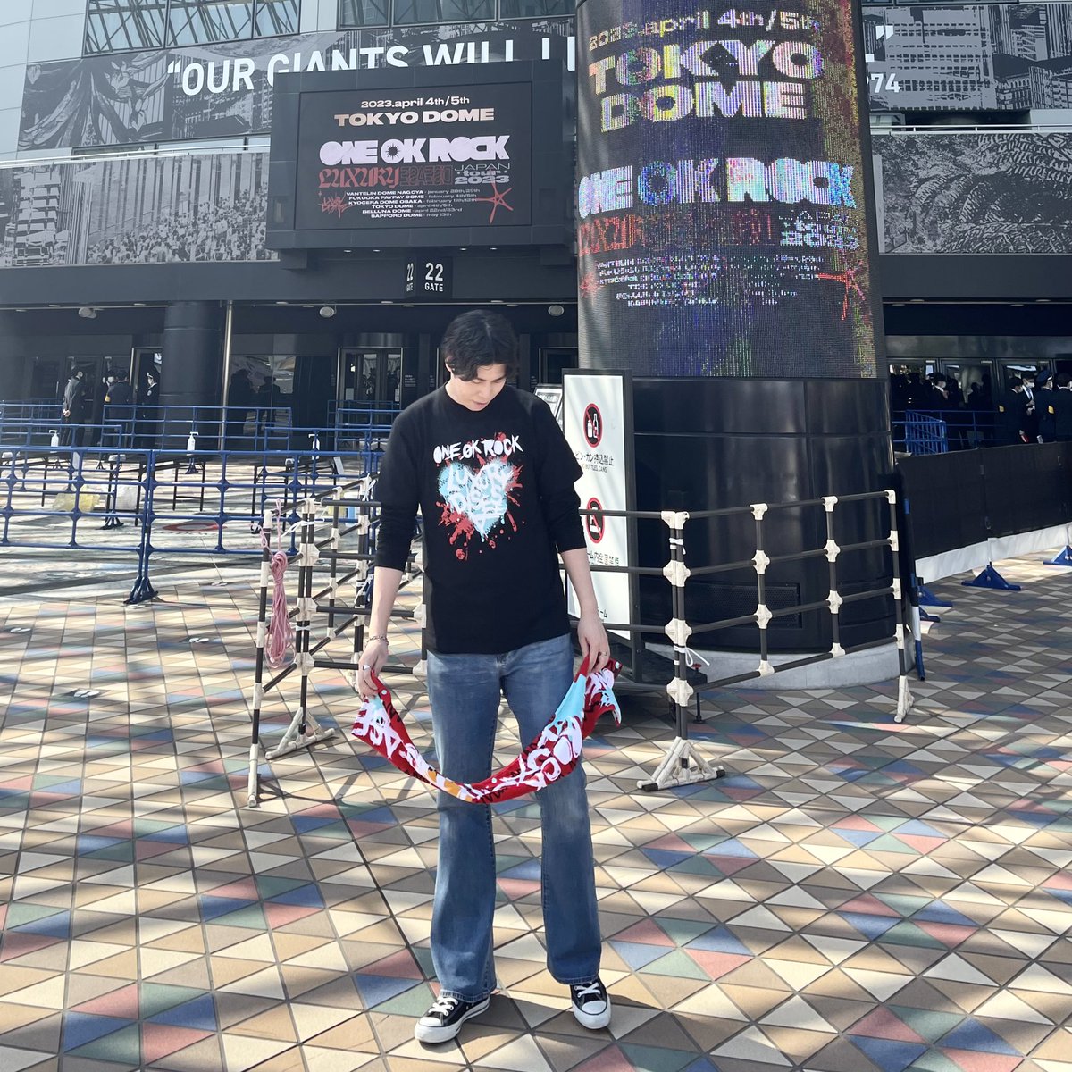 190cm_boy's tweet photo. 今ツアーもこれにて終焉。

Takaのコンディション、機材トラブル、ドームの環境、セトリ、アリーナ/スタンド、ソロ/連番などなど
全6公演どれも唯一無二。

会えるのって当たり前じゃない。

北海道組にあとは任せた🔥
暴れてこーい👊🏻

#ワンオク
#ワンオク埼玉 
#ONEOKROCK2023LUXURYDISEASEJAPANTOUR https://t.co/CwYIdpbyw6