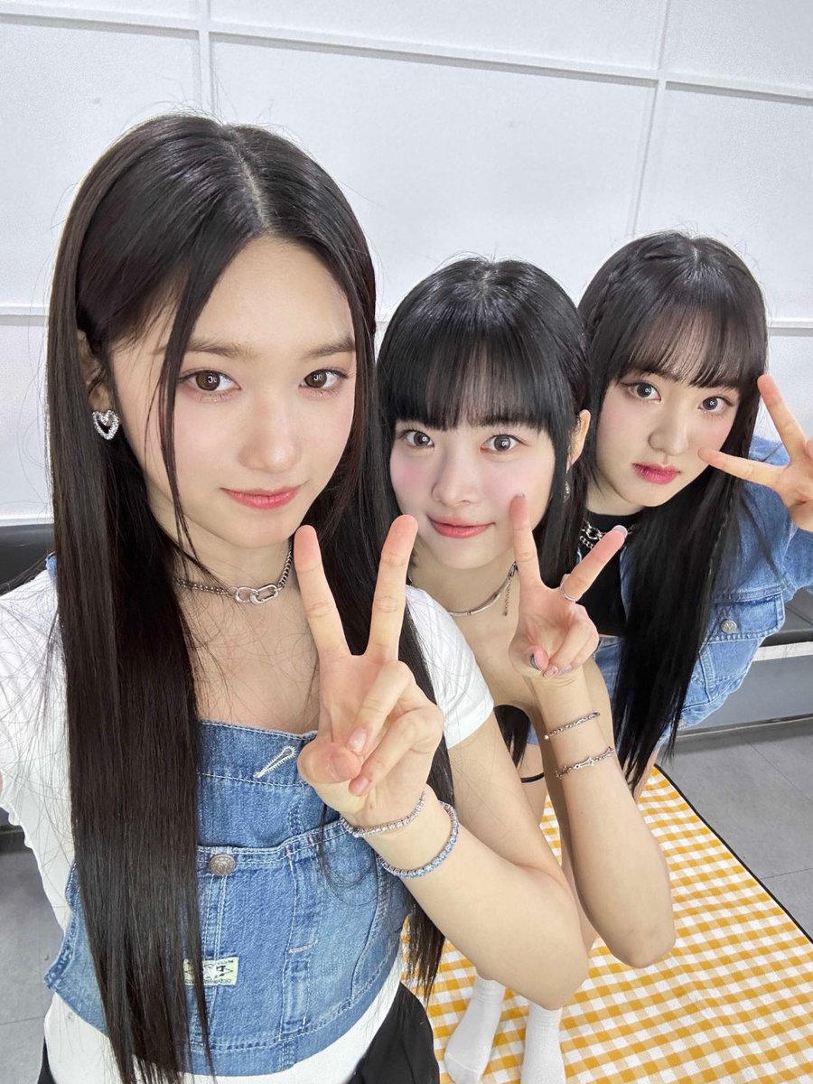 lVESSERAFIM's tweet photo. Hong Eunchae, Leeseo, and Liz 🤍https://t.co/hYRaHjB5ZQ

#LE_SSERAFIM #르세라핌 #IVE #아이브 https://t.co/FdvUwOr6qV