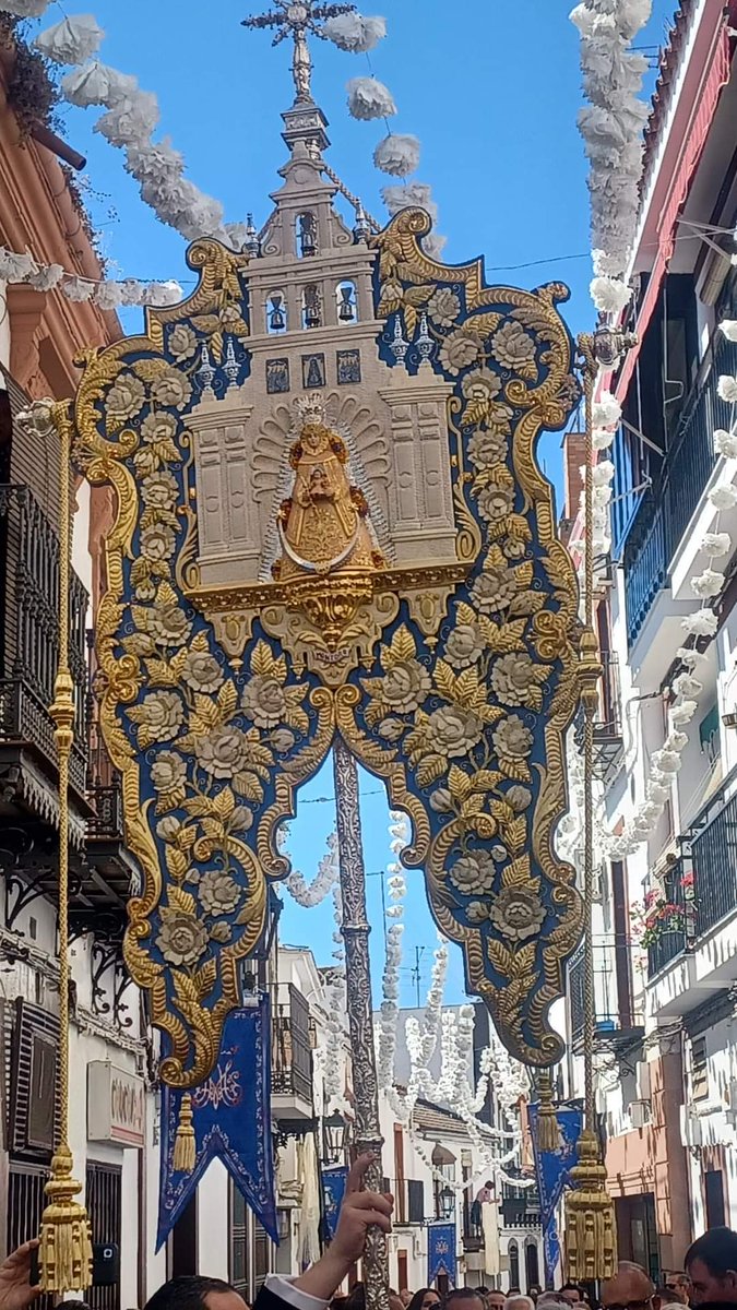 jsanchezdlreyes's tweet photo. Hoy se ha bendecido el simpecado de la Hdad. del Rocío de Montoro (Córdoba) proyecto que realicé en 2017, bordado por Perez Artés en Córdoba, con imaginería de Encarnación Hurtado y orfebreria de Marmolejo https://t.co/jkPG9CGWxB