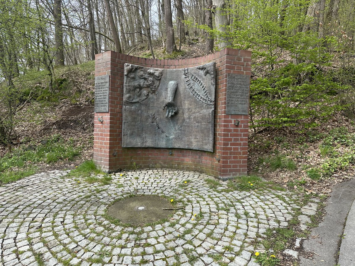 JensChristianW1's tweet photo. 1983 errichtetes Denkmal für die Opfer des #KZ-Wuppertal-#Kemna (1933/34). Heute wird im ehemaligen Lager erstmals eine #Ausstellung zur Lagergeschichte eröffnet. https://t.co/3eg7OZ1C5t
